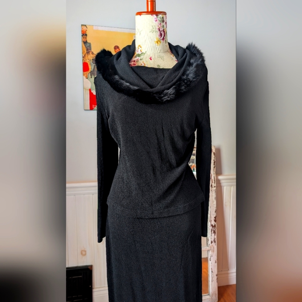 Joseph Ribcoff Designer‎ Elegant Black Sweater with Faux Fur Collar